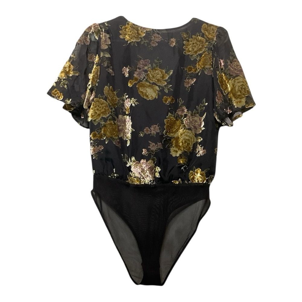 Women’s NWOT ASTR The Label Eliza velvet bodysuit, size medium - Picture 2 of 3